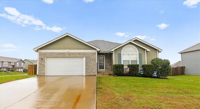 $395,000 | 16209 Margie Lane, Basehor, KS 66007