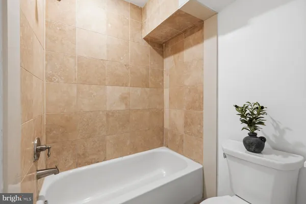 $4,099 | 642 15th Street Northeast, Unit 2, Washington, DC 20002