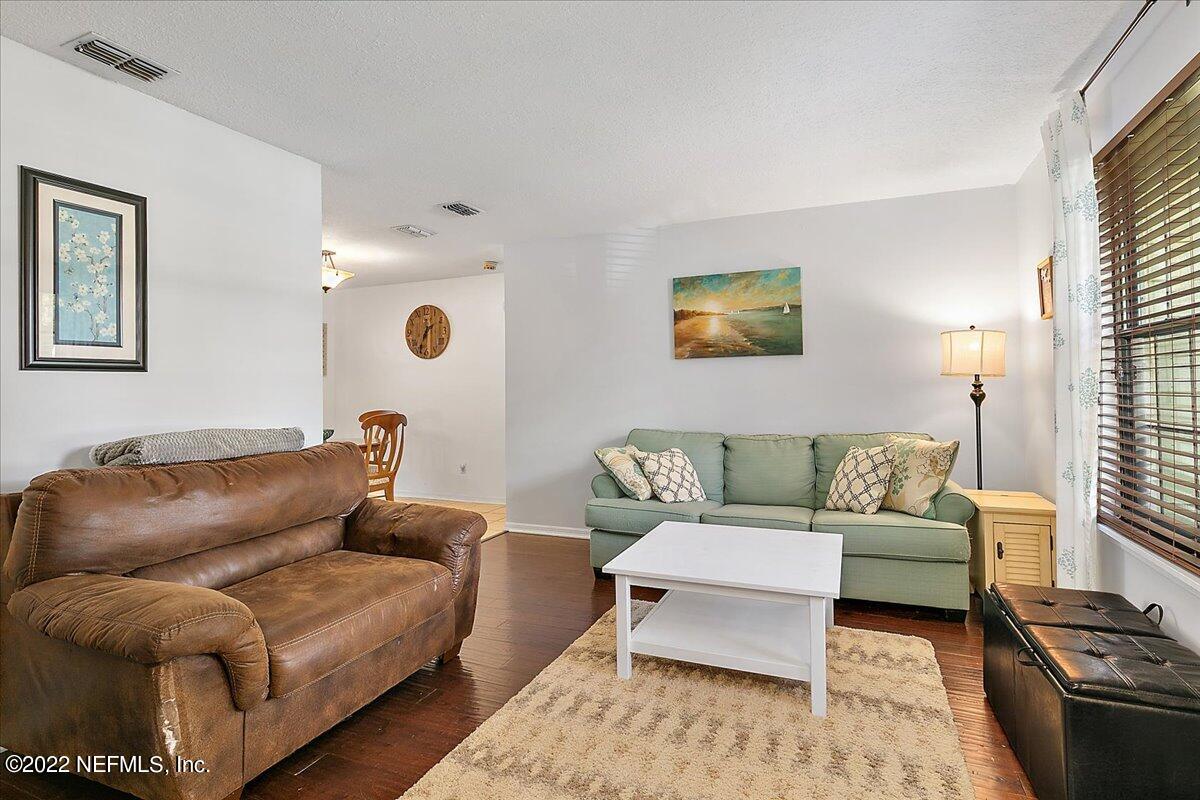 10929 Reading Road Jacksonville, FL 32257 - Photo 3 of 24 03-Living Room