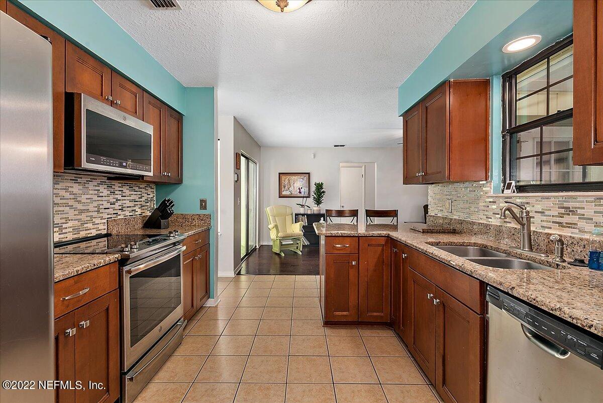 10929 Reading Road Jacksonville, FL 32257 - Photo 7 of 24 07-Kitchen