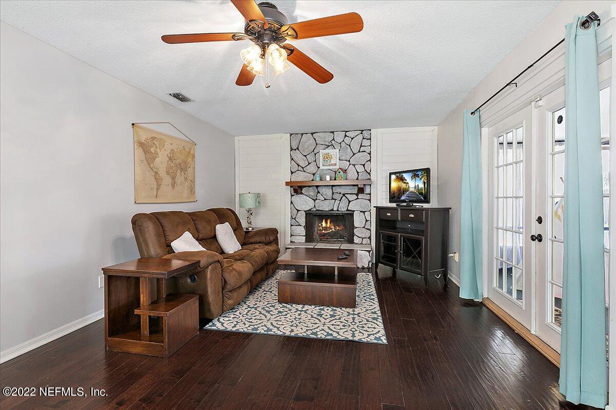10929 Reading Road Jacksonville, FL 32257 - Photo 8 of 24 08-Family Room