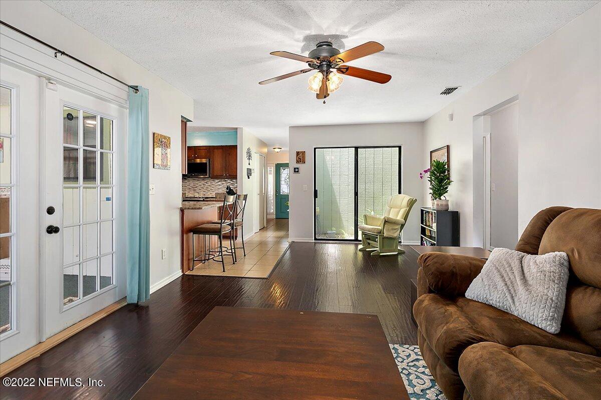 10929 Reading Road Jacksonville, FL 32257 - Photo 9 of 24 09-Family Room