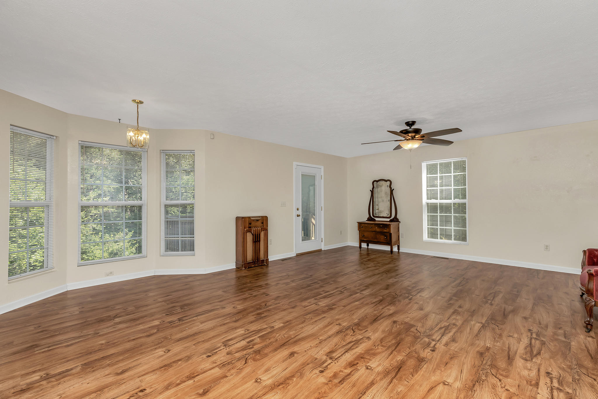 968 Upper Cove Loop Road Dayton, TN 37321 - Photo 5 of 33 4T1A2842