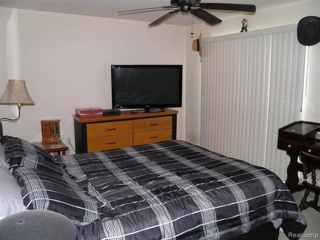 752 Oak Brook Ridge Drive, Unit 169 Rochester, MI 48307 - Photo 14 of 18 BED 1