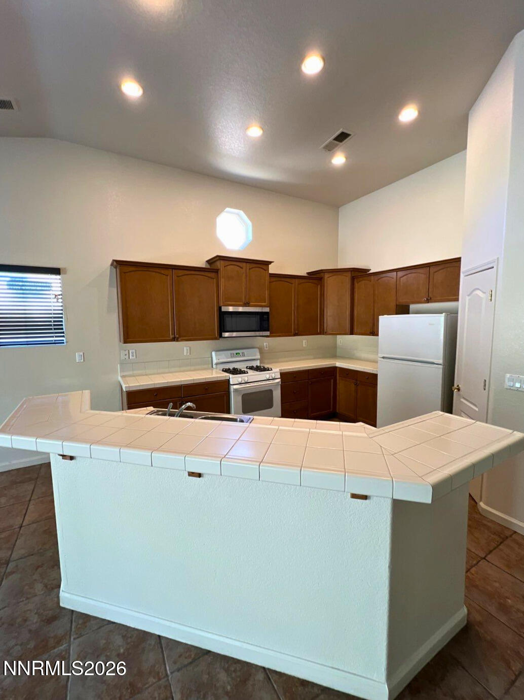 7169 Beacon Drive Reno, NV 89506 - Photo 3 of 18 ba505fa5-268a-4103-9052-d3d2c621c6fc