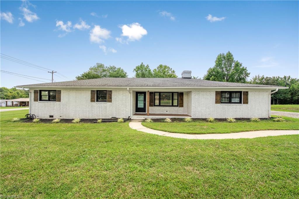 4060 Upper Lake Road Thomasville, NC 27360 - Photo 1 of 47 Gallery Image 1