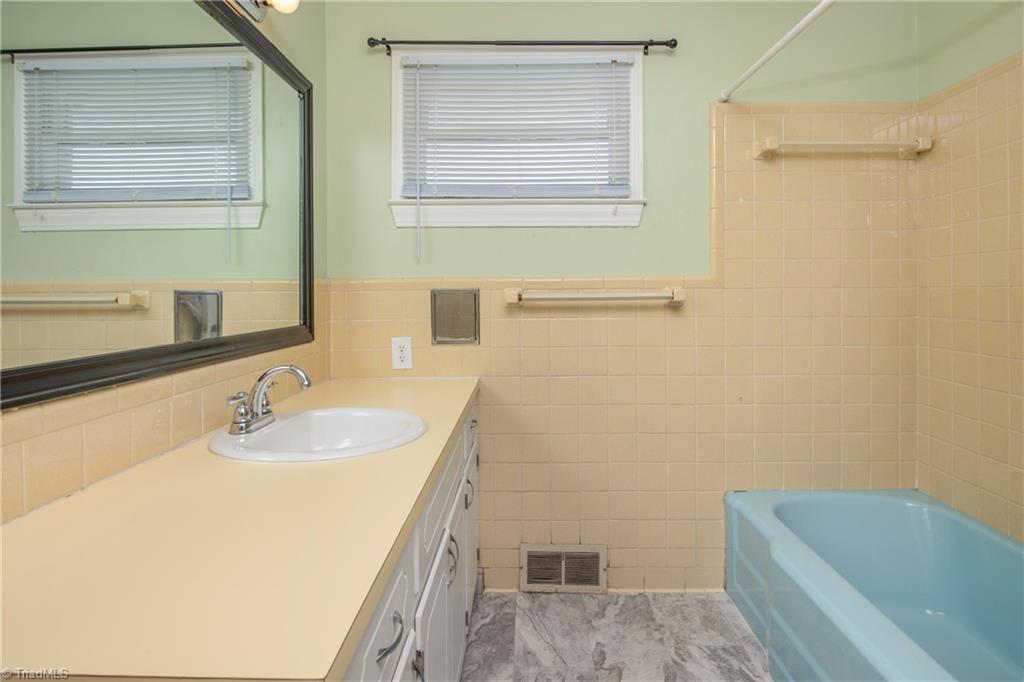4060 Upper Lake Road Thomasville, NC 27360 - Photo 19 of 47 Gallery Image 19