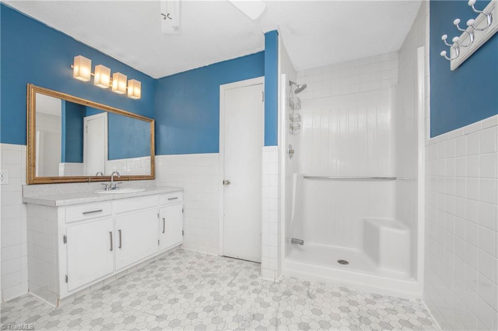 4060 Upper Lake Road Thomasville, NC 27360 - Photo 22 of 47 Gallery Image 22