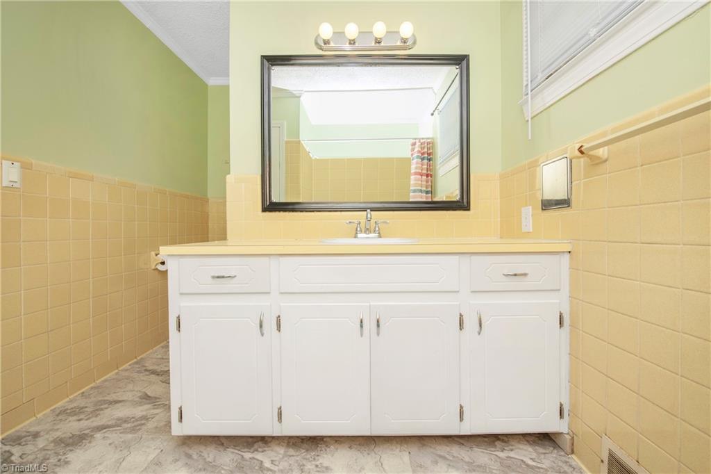 4060 Upper Lake Road Thomasville, NC 27360 - Photo 29 of 47 Gallery Image 29