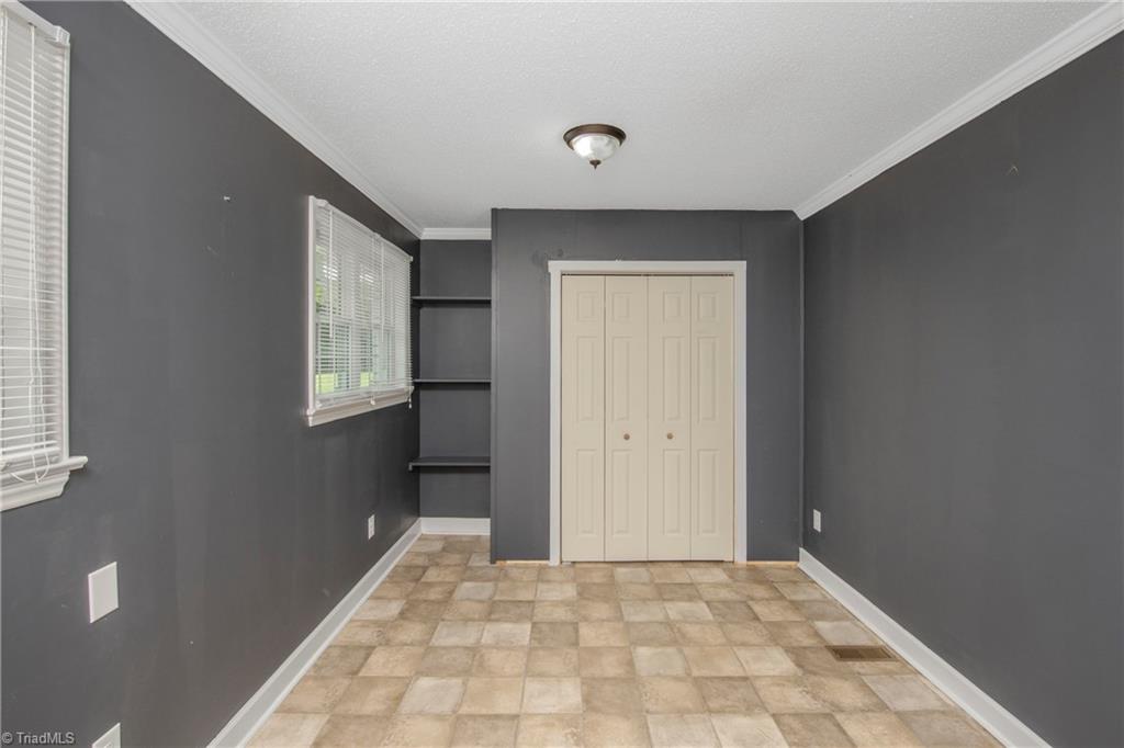 4060 Upper Lake Road Thomasville, NC 27360 - Photo 30 of 47 Gallery Image 30
