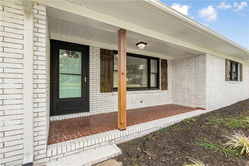 4060 Upper Lake Road Thomasville, NC 27360 - Photo 3 of 47 Gallery Image 3