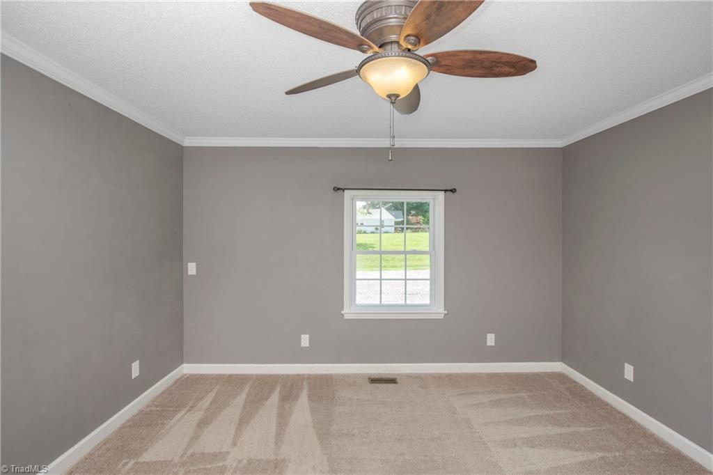 4060 Upper Lake Road Thomasville, NC 27360 - Photo 32 of 47 Gallery Image 32