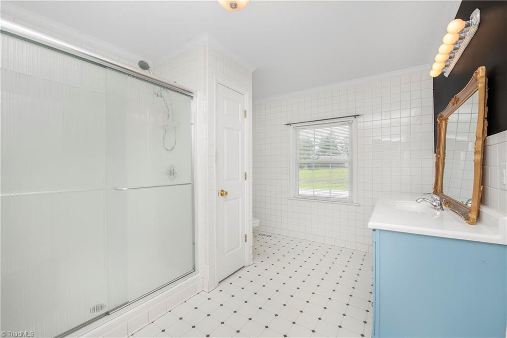 4060 Upper Lake Road Thomasville, NC 27360 - Photo 35 of 47 Gallery Image 35
