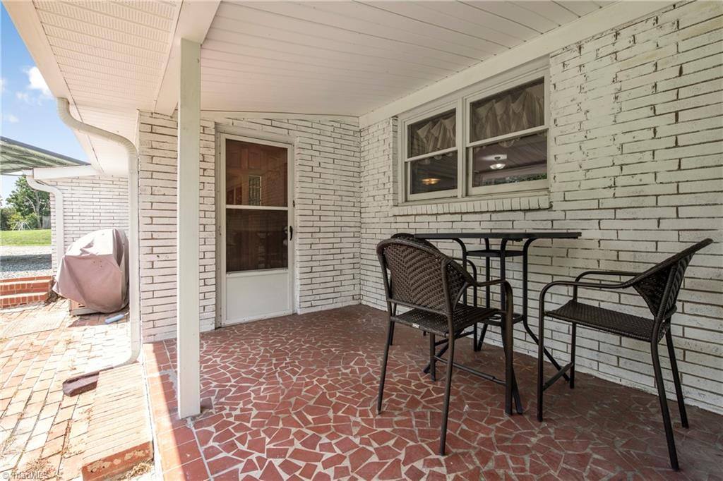 4060 Upper Lake Road Thomasville, NC 27360 - Photo 37 of 47 Gallery Image 37