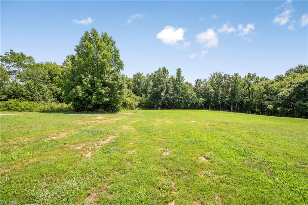 4060 Upper Lake Road Thomasville, NC 27360 - Photo 39 of 47 Gallery Image 39