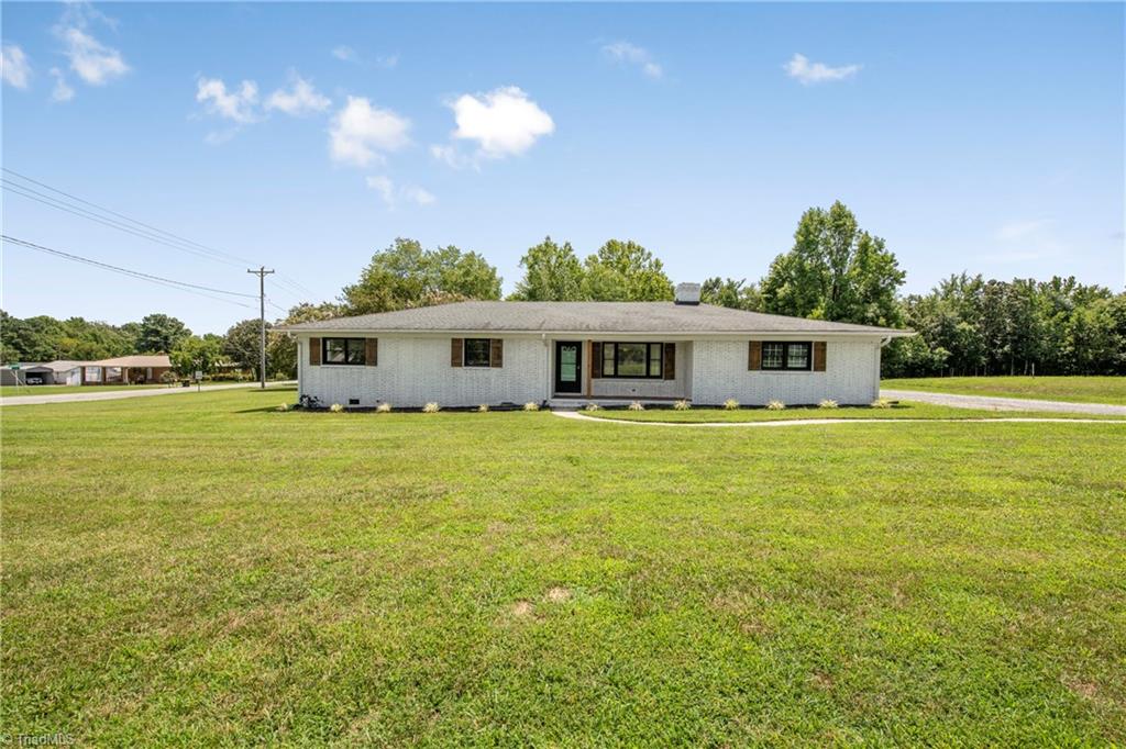 4060 Upper Lake Road Thomasville, NC 27360 - Photo 46 of 47 Gallery Image 46