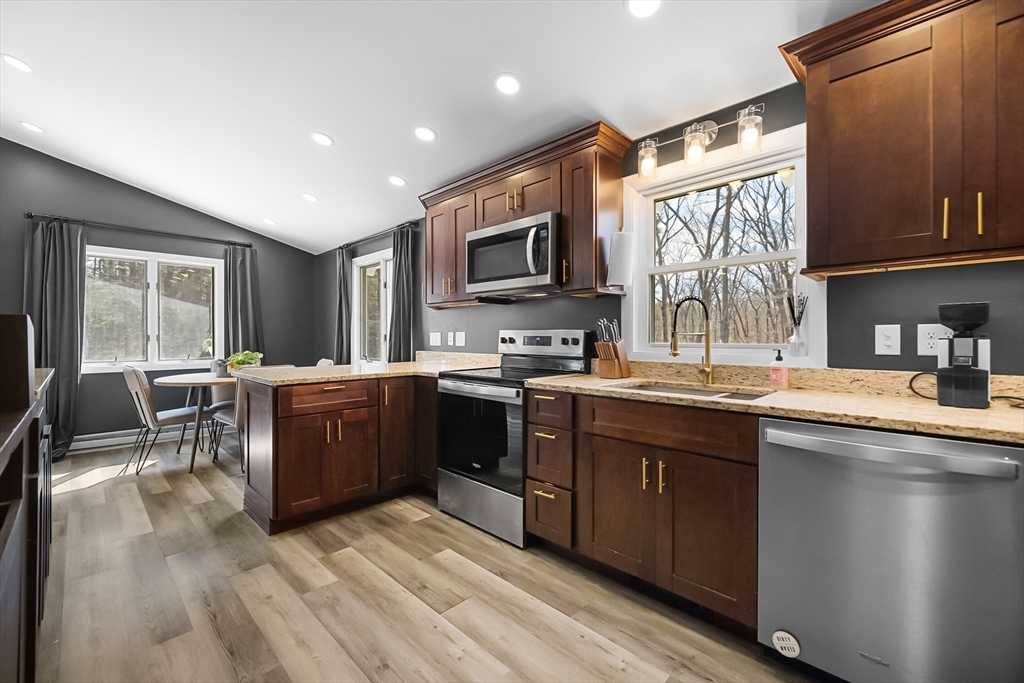503 Hilltop Road Lancaster, MA 01523 - Photo 3 of 28