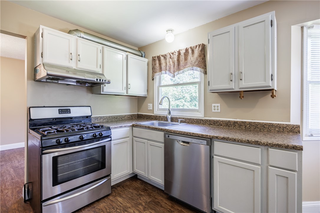 12 French Meadow Lane Rochester, NY 14618 - Photo 9 of 39
