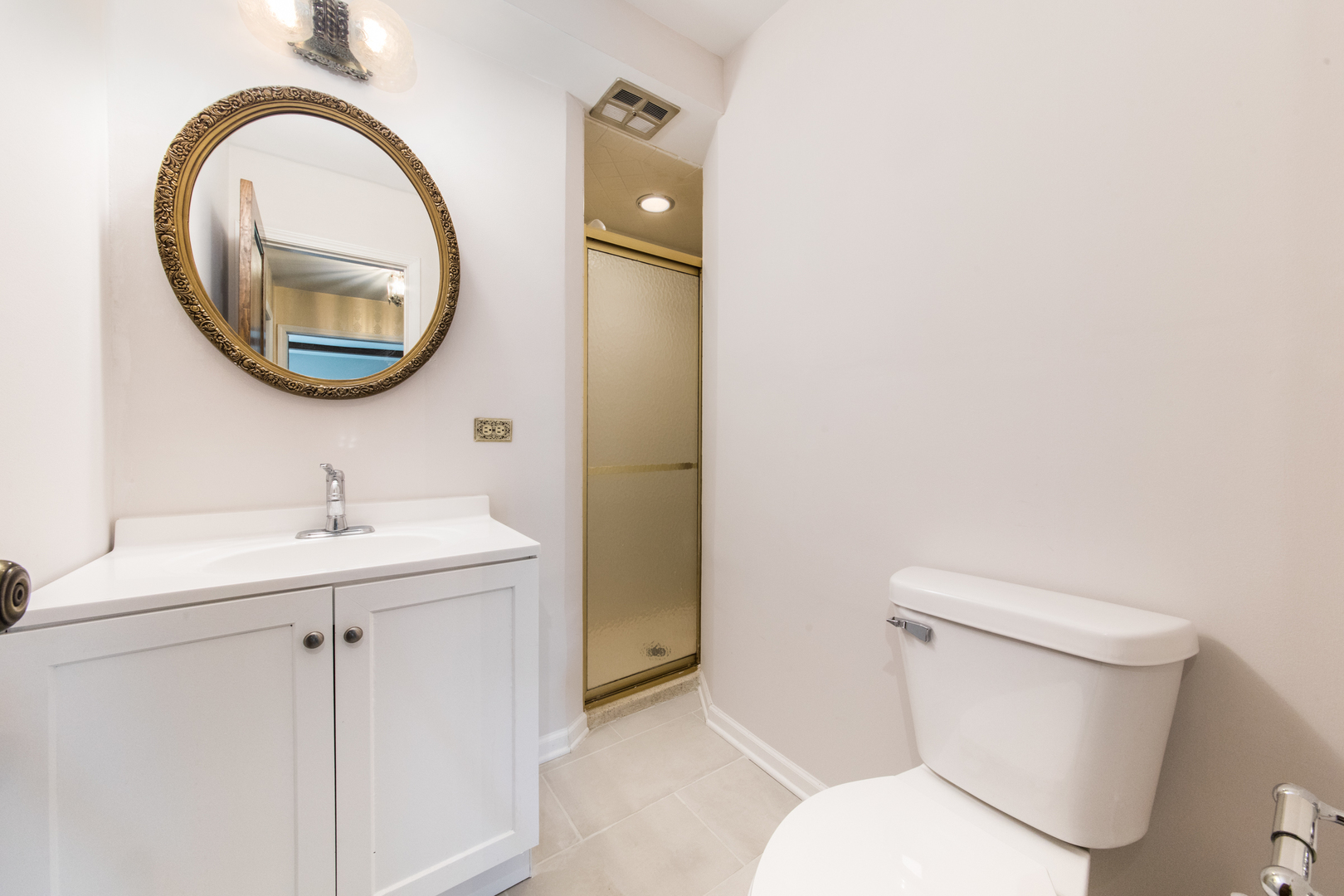1701 Banbury Road Inverness, IL 60067 - Photo 17 of 33 a bathroom with a toilet a sink and a mirror