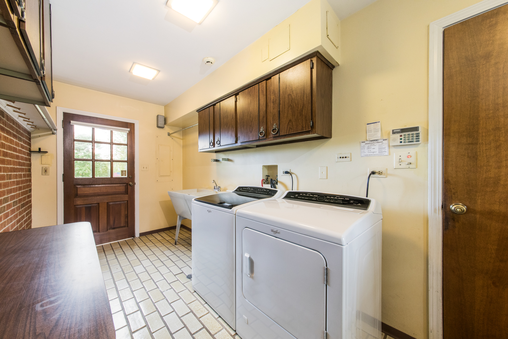 1701 Banbury Road Inverness, IL 60067 - Photo 19 of 33 a kitchen with a sink and a stove top oven