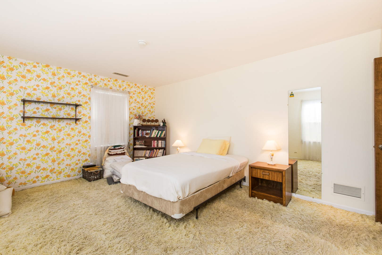 1701 Banbury Road Inverness, IL 60067 - Photo 21 of 33 a bedroom with a bed and lamp
