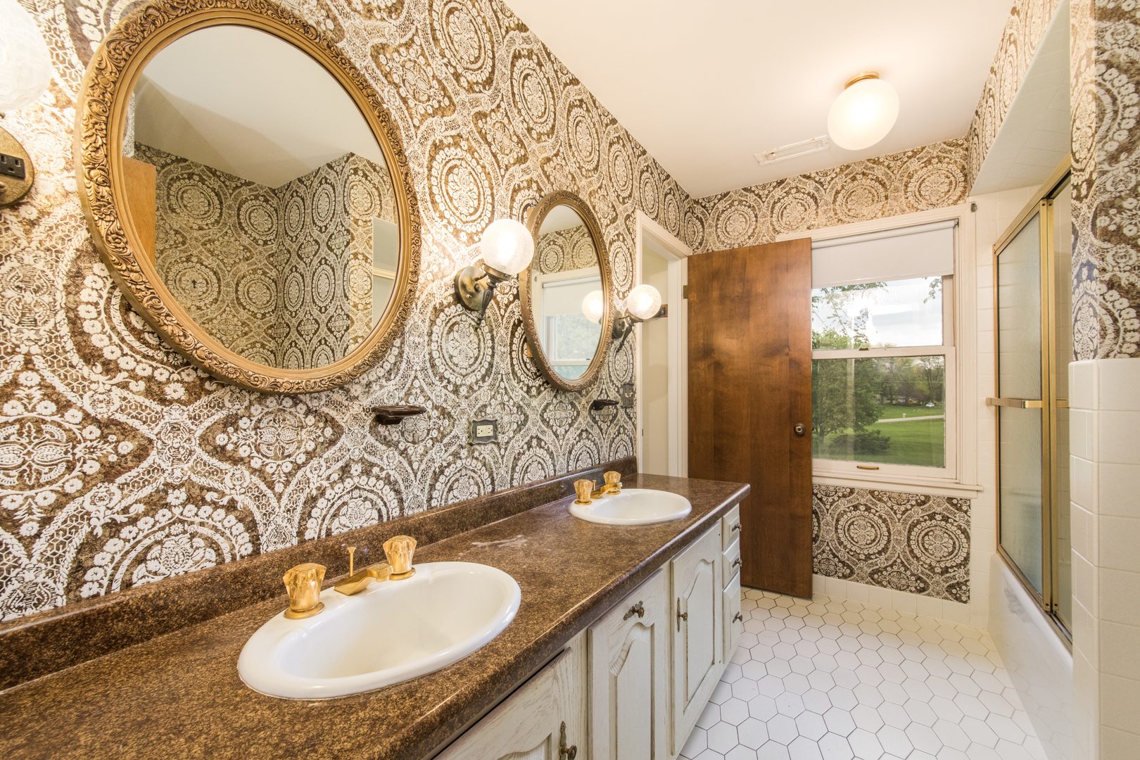 1701 Banbury Road Inverness, IL 60067 - Photo 26 of 33 a bathroom with a sink and mirror