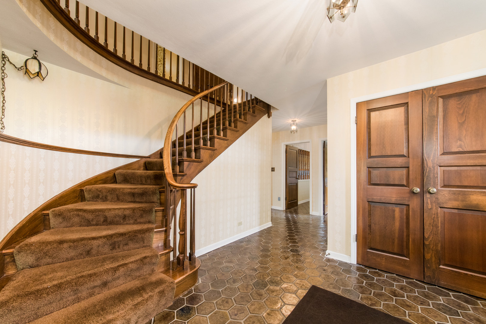 1701 Banbury Road Inverness, IL 60067 - Photo 7 of 33 a view of entryway
