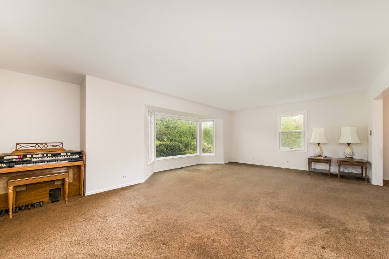 1701 Banbury Road Inverness, IL 60067 - Photo 8 of 33 a view of a livingroom with furniture and windows