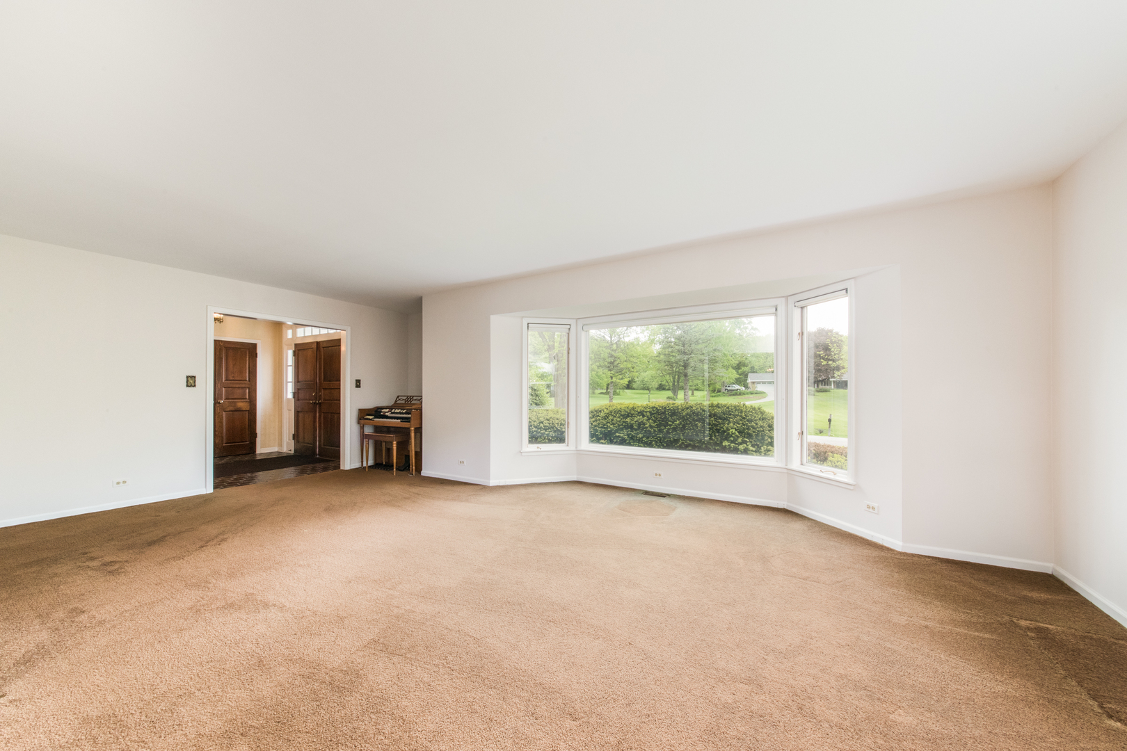 1701 Banbury Road Inverness, IL 60067 - Photo 9 of 33 an empty room with large window and a lake view