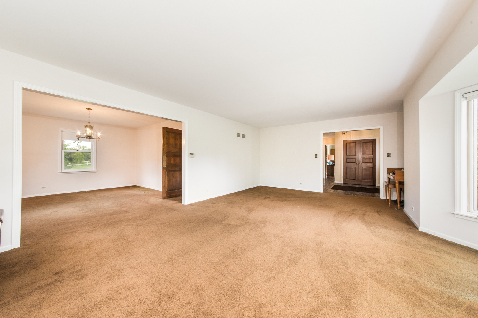 1701 Banbury Road Inverness, IL 60067 - Photo 10 of 33 an empty room with windows and closet