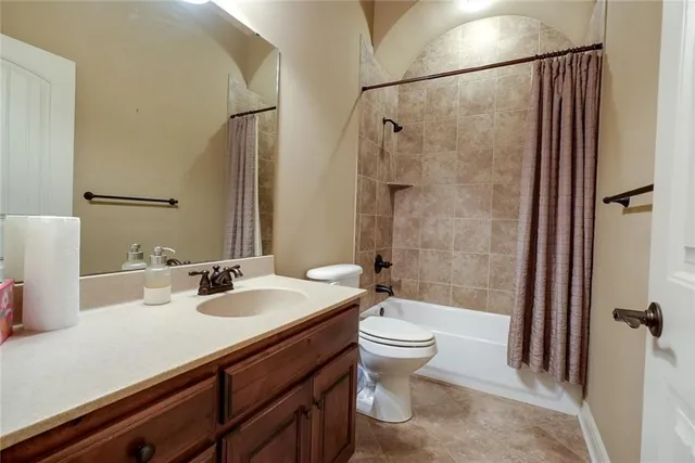 $495,000 | 4118 Northeast Chapel Manor Drive, Lee's Summit, MO 64064