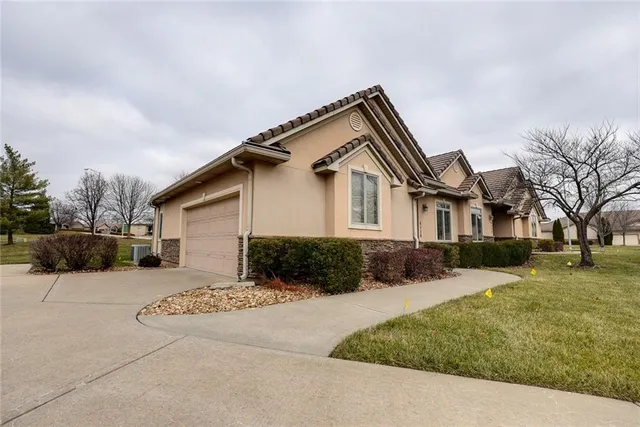 $495,000 | 4118 Northeast Chapel Manor Drive, Lee's Summit, MO 64064