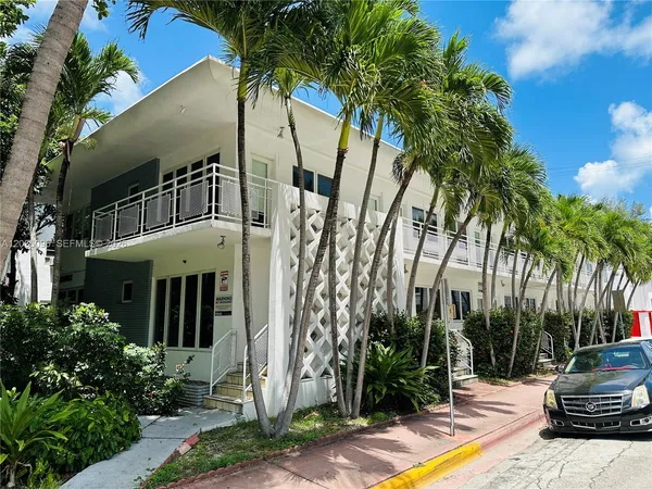 $1,900 | 745 13th Street, Unit 6, Miami Beach, FL 33139