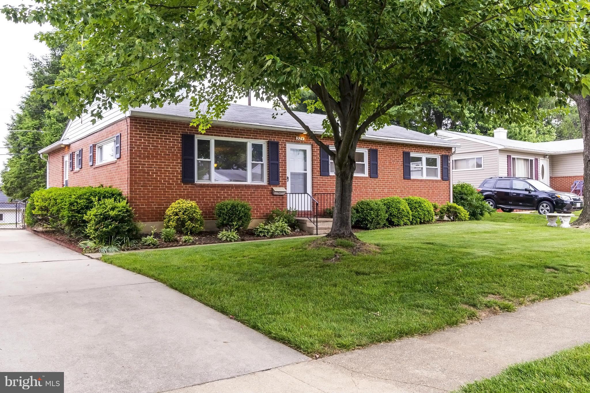 924 Vanderwood Road Baltimore, MD 21228 - Photo 1 of 26 Exterior (Front)