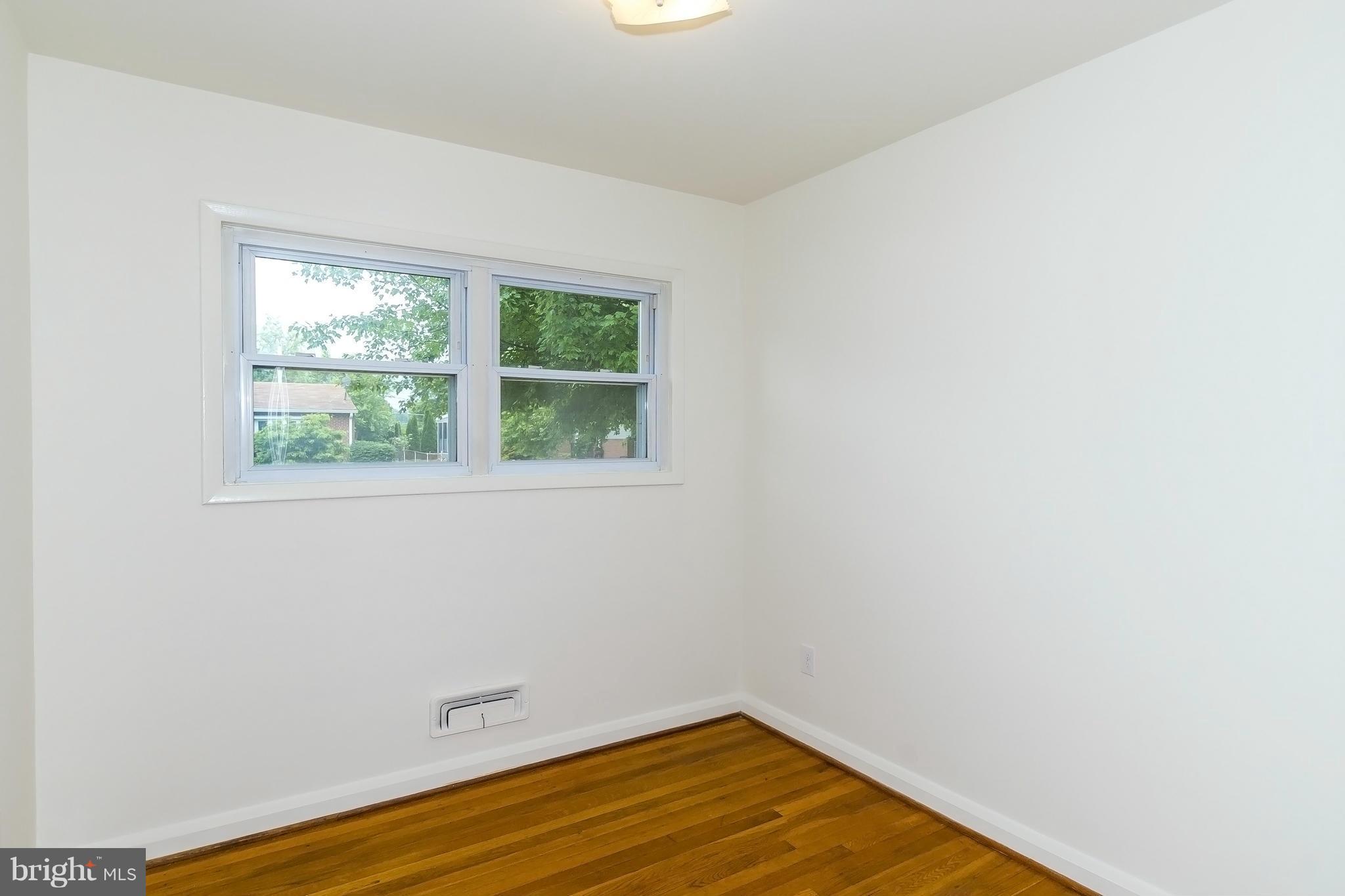 924 Vanderwood Road Baltimore, MD 21228 - Photo 16 of 26 Bedroom