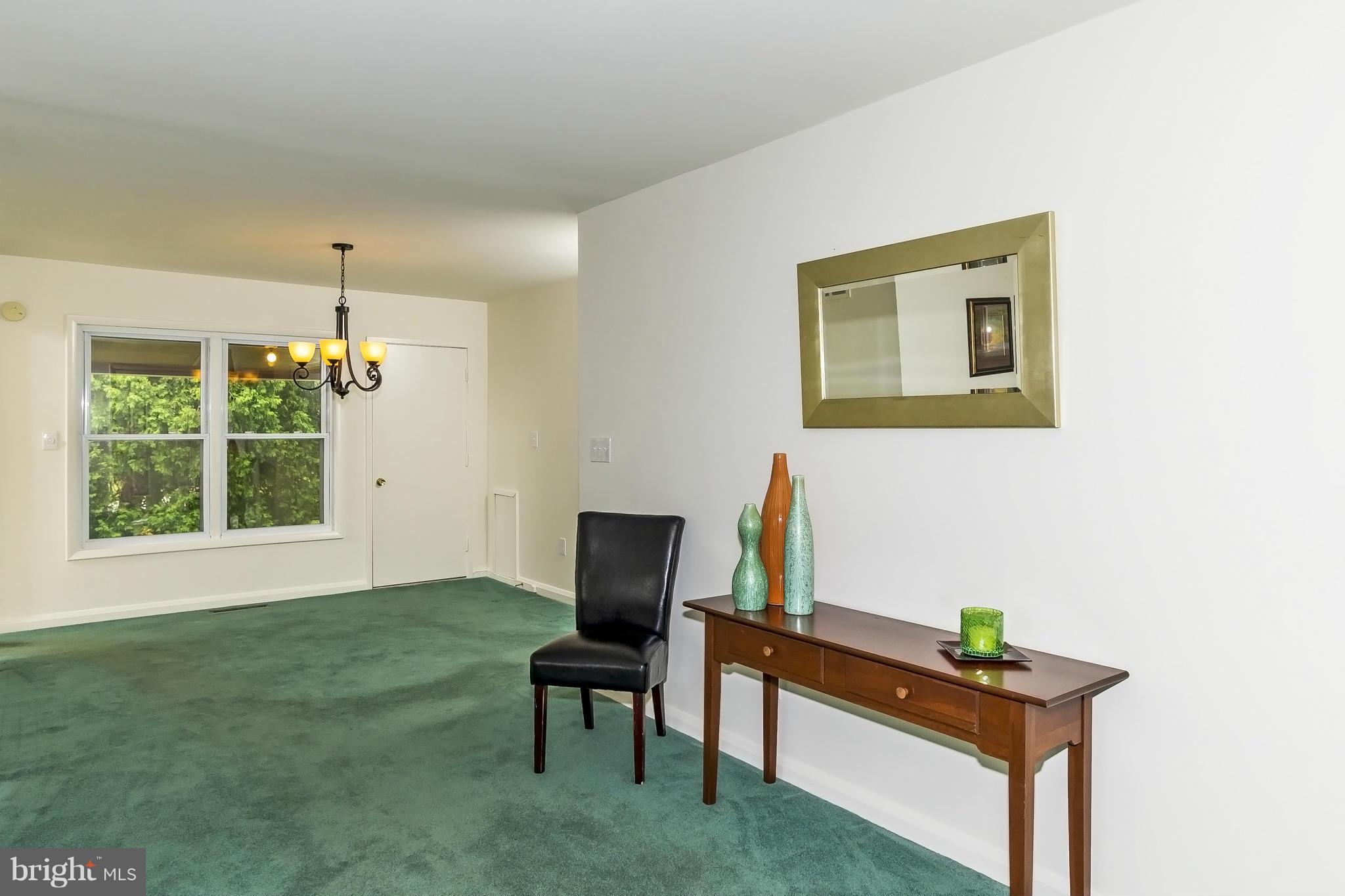 924 Vanderwood Road Baltimore, MD 21228 - Photo 4 of 26 Interior (General)