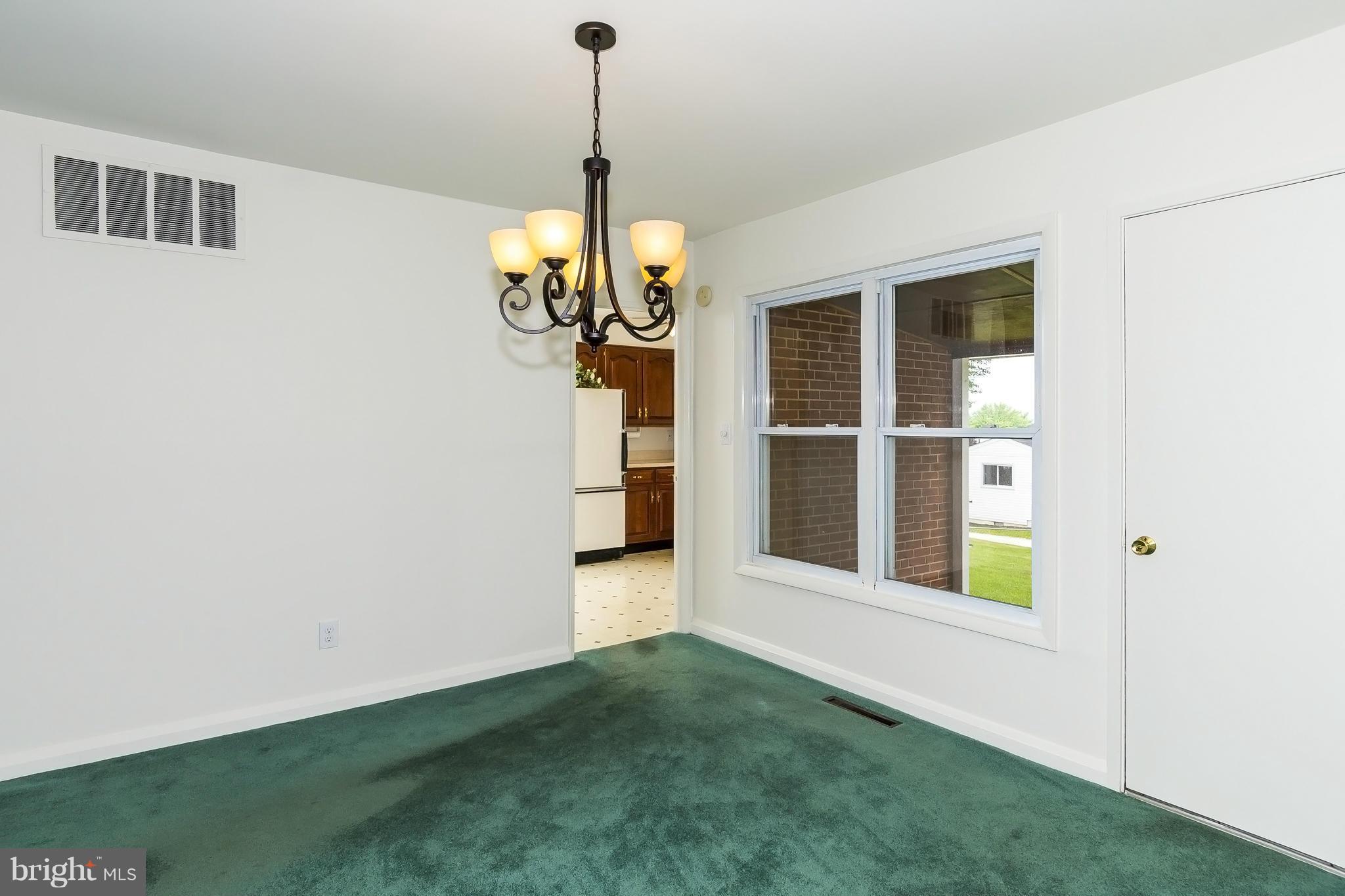924 Vanderwood Road Baltimore, MD 21228 - Photo 10 of 26 Dining Room