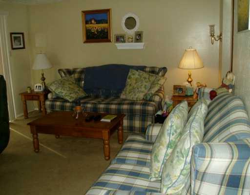 622 Deer Watch Road Bridgeville, PA 15017 - Photo 2 of 7 Living Room.