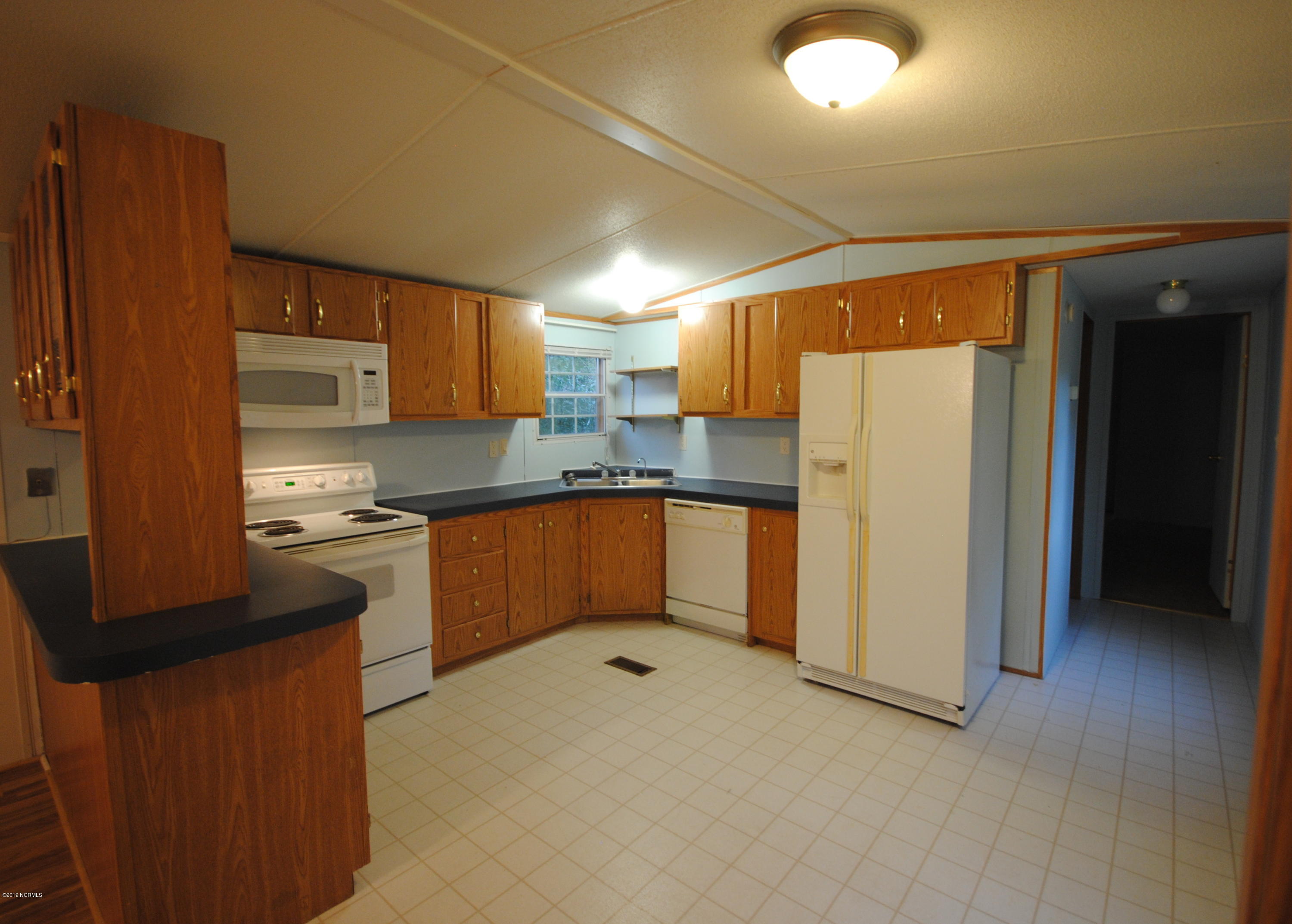 198 Trout Street Holly Ridge, NC 28445 - Photo 4 of 12 Kitchen-best