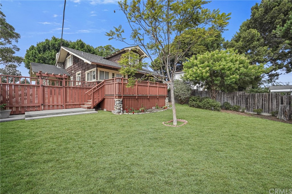 402 Virginia Street El Segundo, CA 90245 - Photo 20 of 22 a view of a backyard with a barn and large trees