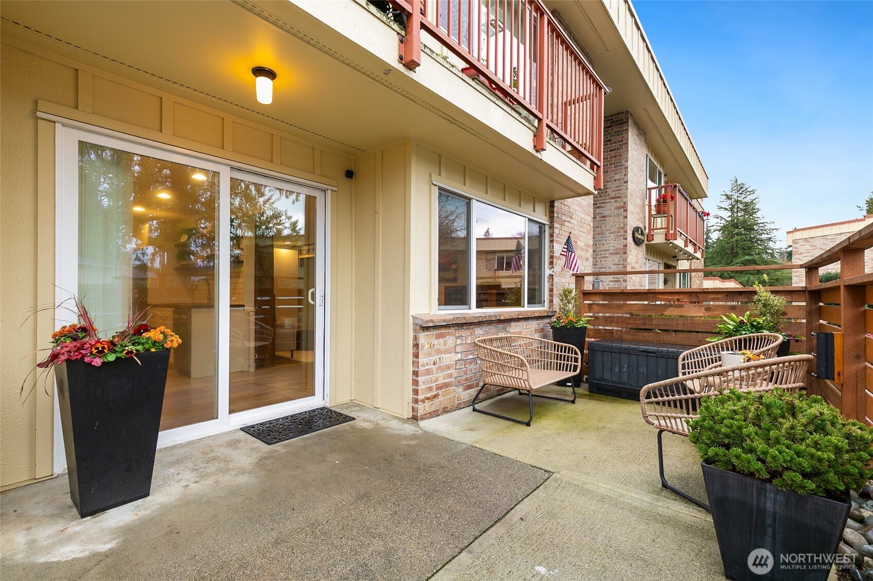335 Heather Road, Unit 208 Everett, WA 98203 - Photo 12 of 15 a view of a porch with a potted plant