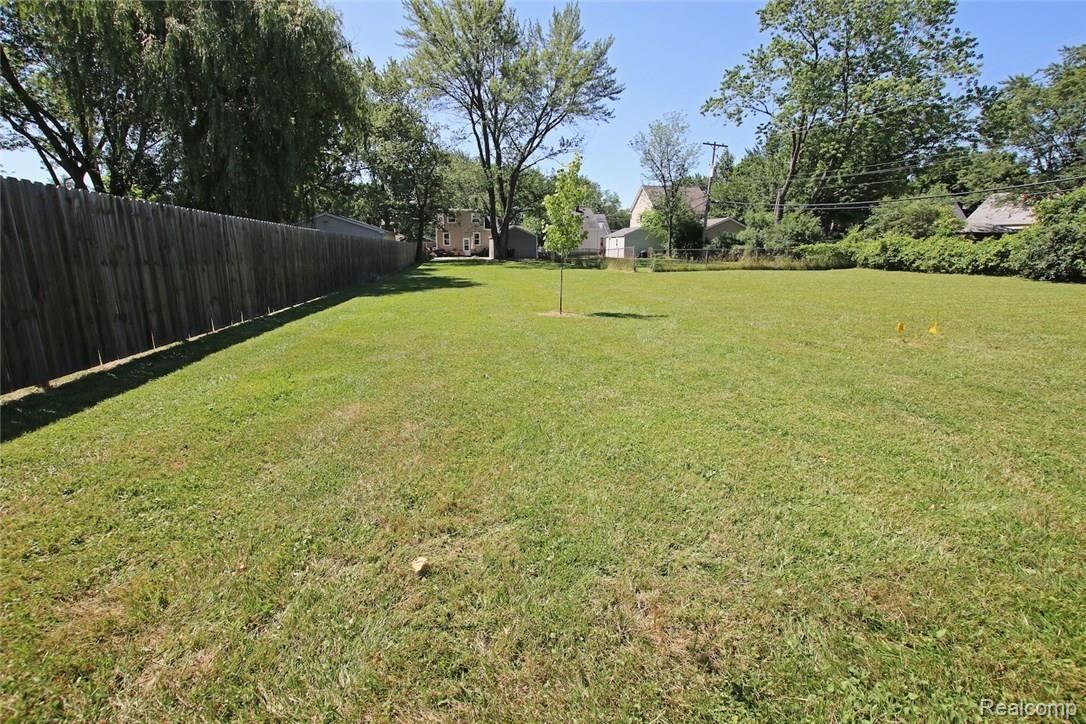 2702 Columbia Road Berkley, MI 48072 - Photo 49 of 50 49) Backyard.jpg