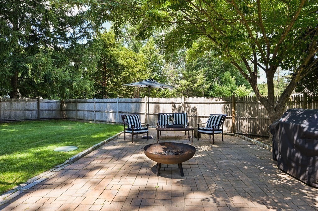 7 Bishops Lane Lynnfield, MA 01940 - Photo 35 of 42