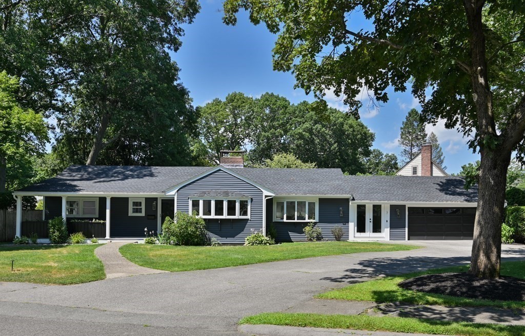 7 Bishops Lane Lynnfield, MA 01940 - Photo 4 of 42