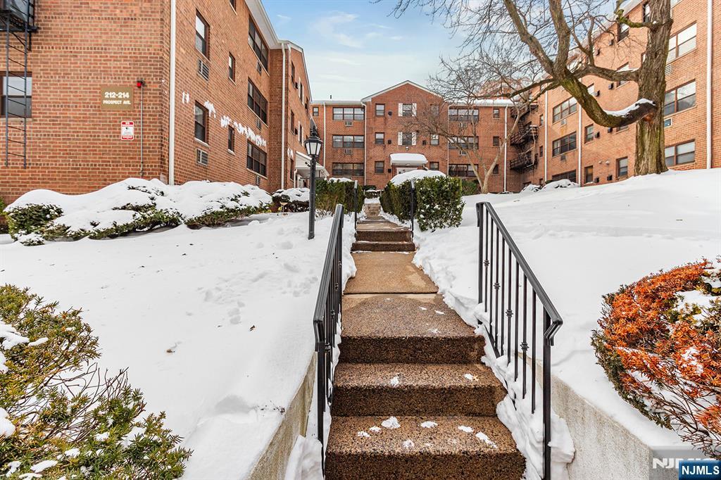 212 Prospect Avenue, Unit 1A Hackensack, NJ 07601 - Photo 3 of 20