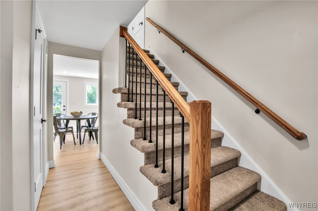 946 Robin Road Amherst, NY 14228 - Photo 3 of 46