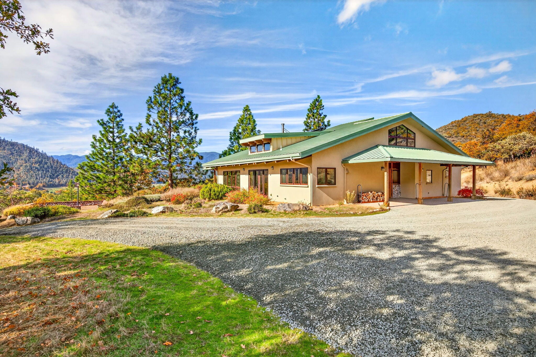 17252 North Applegate Road Grants Pass, OR 97527 - Photo 4 of 59 Applegate