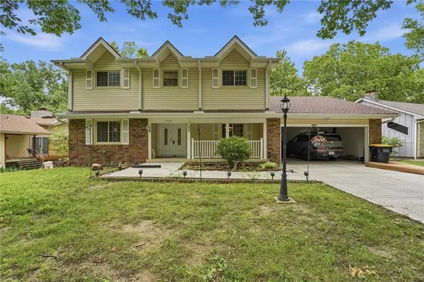$450,000 | 5528 Northwest Verlin Drive, Kansas City, MO 64152
