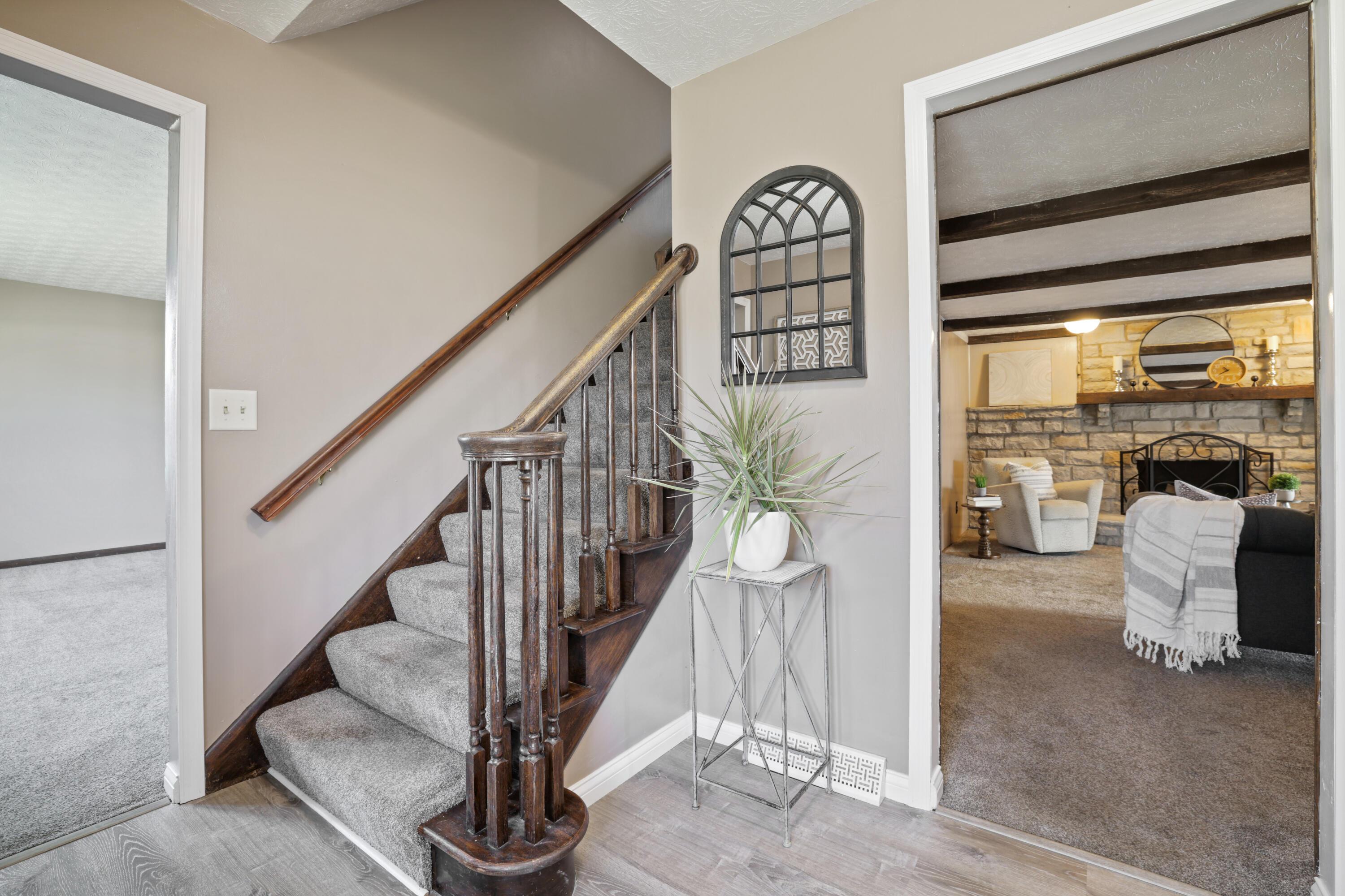 1725 Demorest Road Columbus, OH 43228 - Photo 3 of 75 Foyer