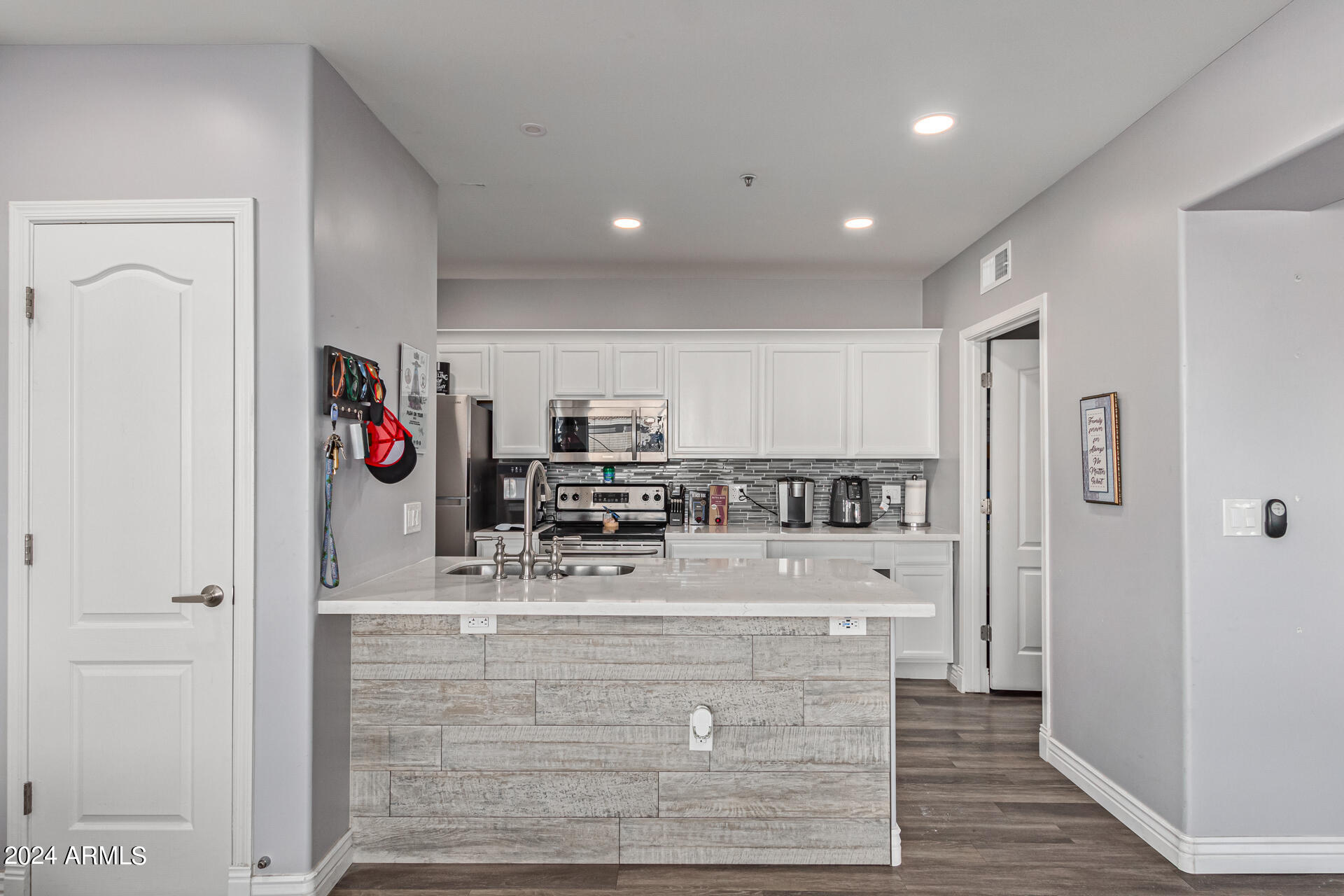 2134 East Broadway Road, Unit 1008 Tempe, AZ 85282 - Photo 7 of 19 08-Broadway